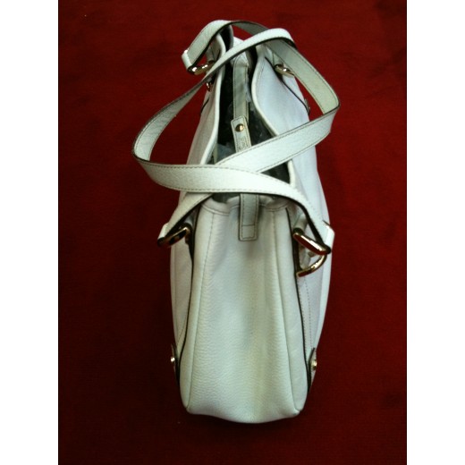 Sac Gucci en cuir blanc  porté épaule