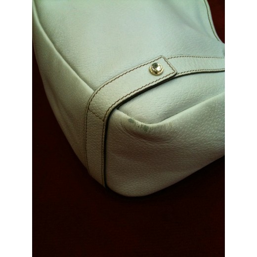Sac Gucci en cuir blanc  porté épaule