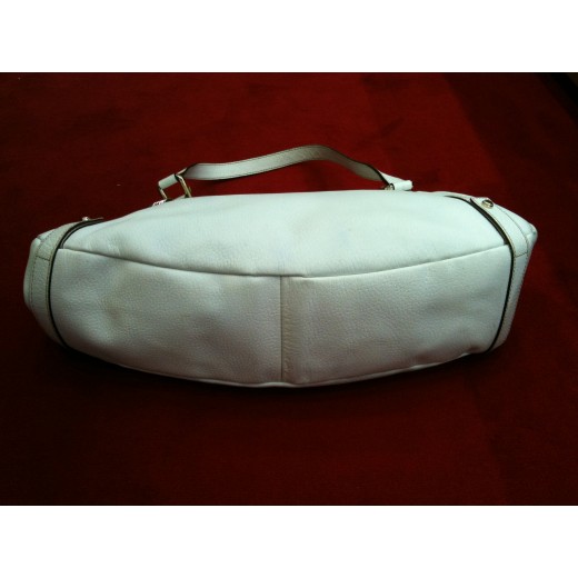 Sac Gucci en cuir blanc  porté épaule