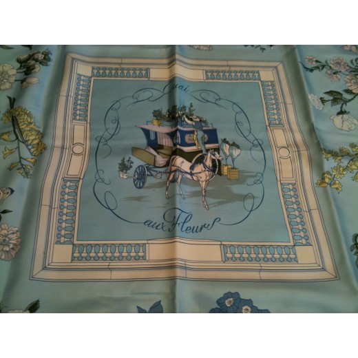 Carré Hermès Quai aux fleurs