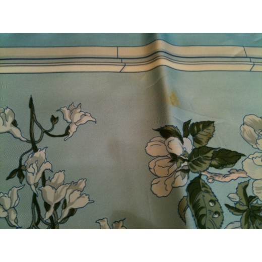 Carré Hermès Quai aux fleurs