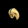 Bague moderne martelée en or et émeraudes