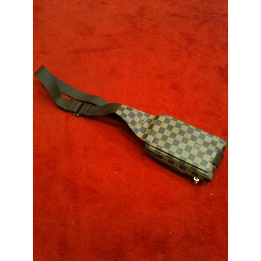 Pochette Louis Vuitton Géronimos en toile damier