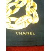 Foulard Chanel en soie  fond noir