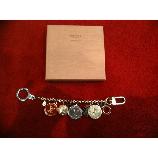 porte clé chaine VUITTON