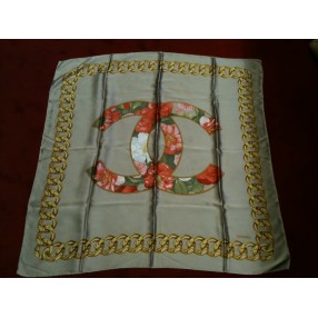 Foulard Chanel Camélias fond beige