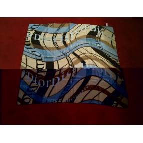 Foulard Dior  en soie fond beige et bleu