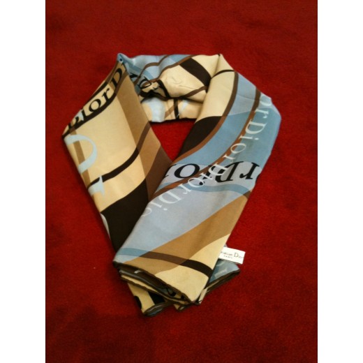 Foulard Dior  en soie fond beige et bleu