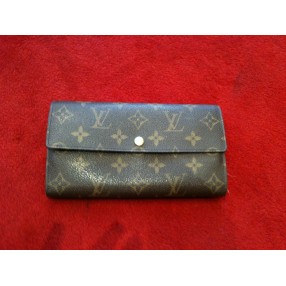 Pochette porte-monnaie crédit VUITTON