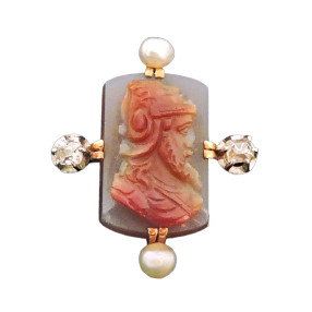 Broche Camée sur agate,...