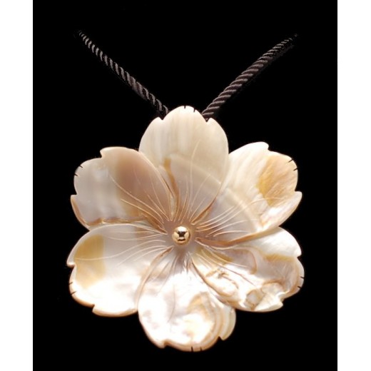 Pendentif fleur Nacre