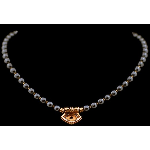 Collier Boucheron en or, rubis, diamants et hématite