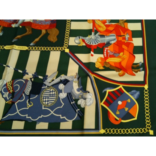 Carré Hermès Chocs en plume en soie