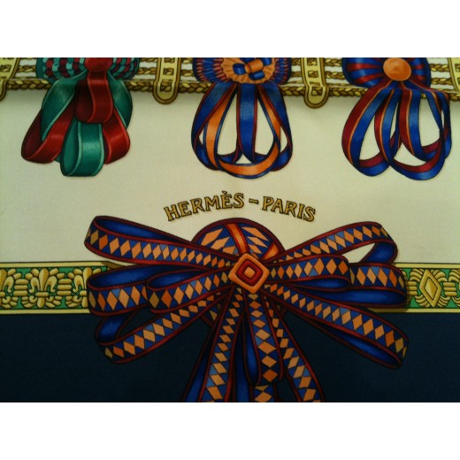 Carré Hermès Les rubans du cheval en soie