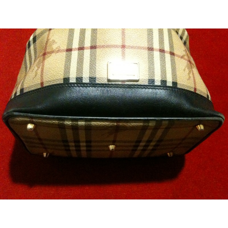Sac Burberry forme seau en cuir et toile