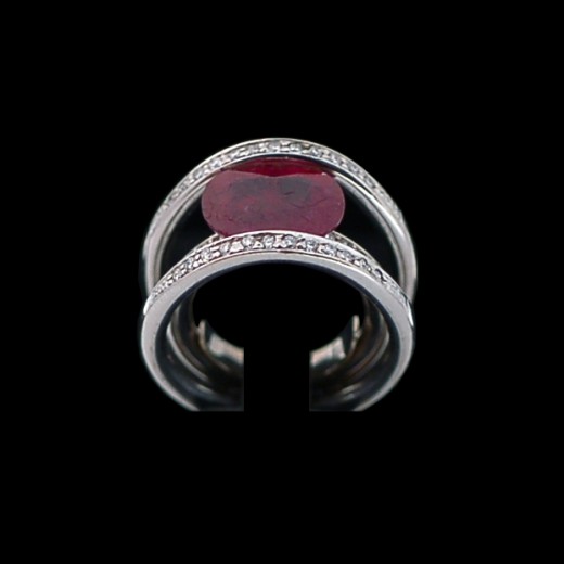 Bague moderne en or, diamants et rubis