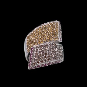 Bague moderne en or, rubis, saphirs et diamants