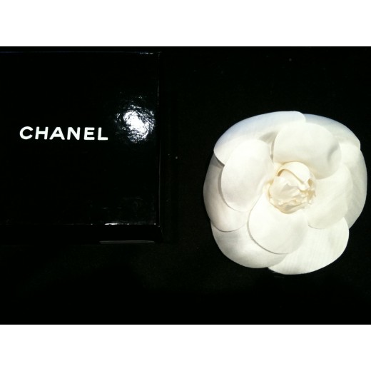 Broche Camélia CHANEL