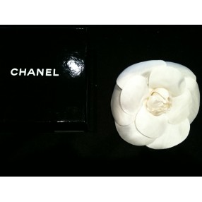 Broche Camélia CHANEL