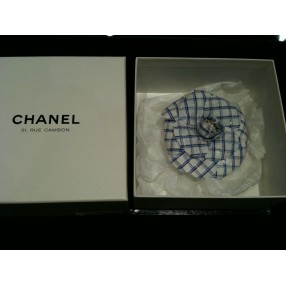 Broche Camélia CHANEL