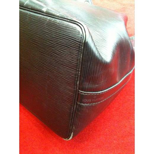 Sac Louis Vuitton Noé PM en cuir épi noir