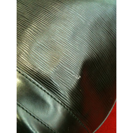 Sac Louis Vuitton Noé GM en cuir épi noir