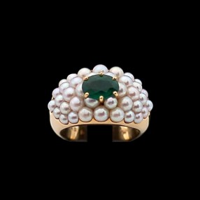 Bague Chanel en or, perles et émeraude