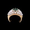 Bague Chanel en or, perles et émeraude