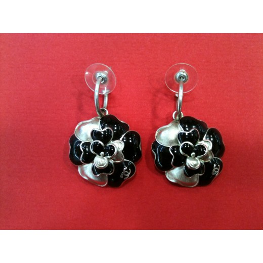 Boucles d'oreille Chanel Camélias