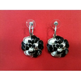 Boucles d'oreille Chanel Camélias