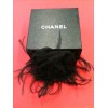 Broche Chanel Camélia en plumes et soie