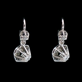 Boucles d'oreilles dormeuses en or et diamants