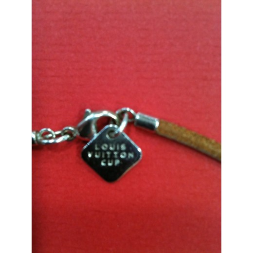 Collier Louis Vuitton en cuir avec pendentif