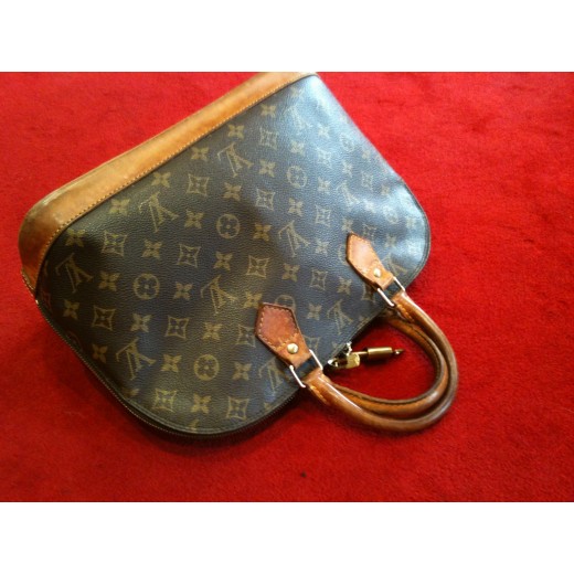 Sac Vuitton Alma avec grande bandoulière