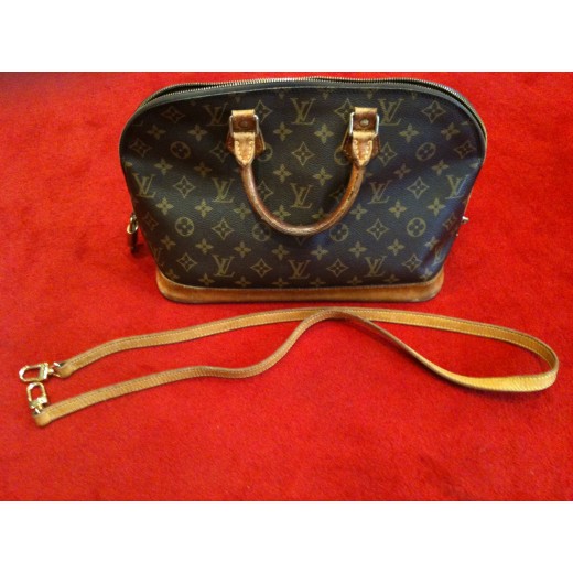Sac Vuitton Alma avec grande bandoulière