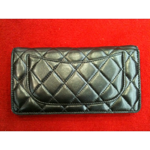 Portefeuille Chanel en agneau noir