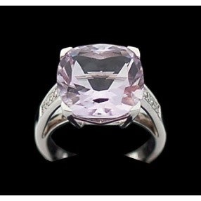 Bague Mauboussin Gueule d'Amour en or, diamants et rose de France