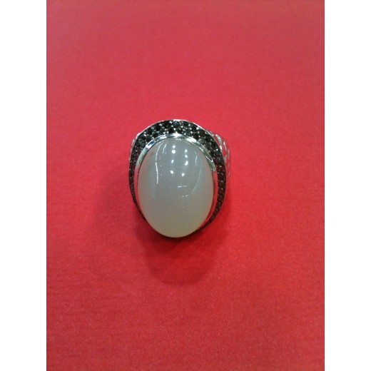 Bague Hellmuth en argent, diamants noirs et agathe