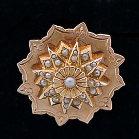 Broche ancienne en or et perles