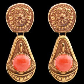 Boucles d'oreilles anciennes en or et corail