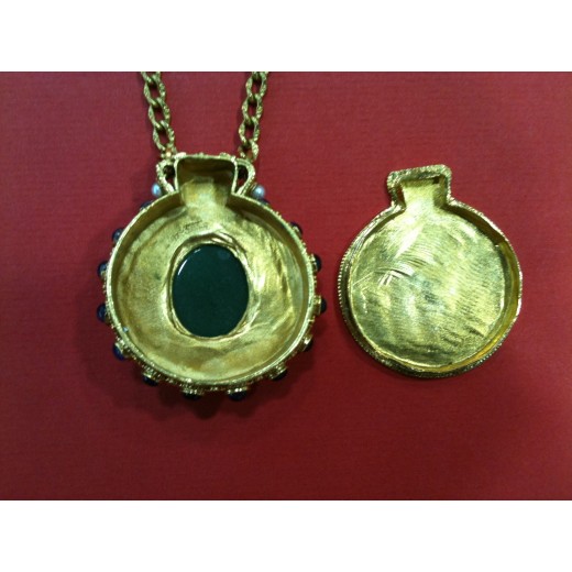 Collier reproduction bijou antique