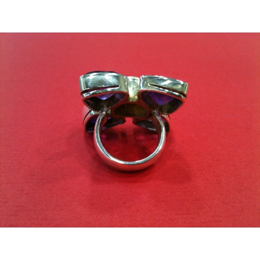 Bague moderne en argent et améthystes