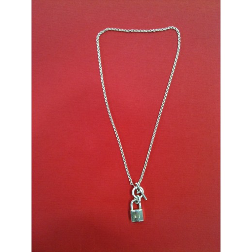 Collier Hermès amulette Cadenas Kelly en argent