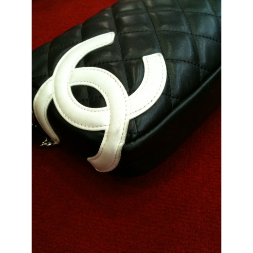 Pochette Chanel Cambon en cuir matelassé noir