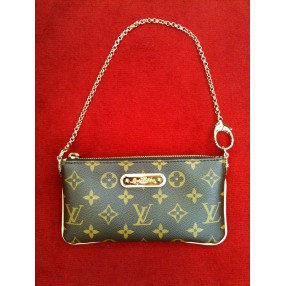 Pochette  Louis Vuitton Milla MM en toile monogram