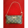 Pochette  Louis Vuitton Milla MM en toile monogram