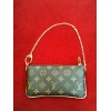 Pochette  Louis Vuitton Milla MM en toile monogram