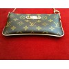 Pochette  Louis Vuitton Milla MM en toile monogram