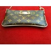 Pochette  Louis Vuitton Milla MM en toile monogram