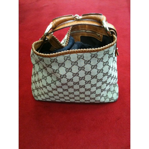 Sac Gucci porté épaule en tissu beige et cuir